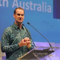 Professor Kent Anderson Headshot 